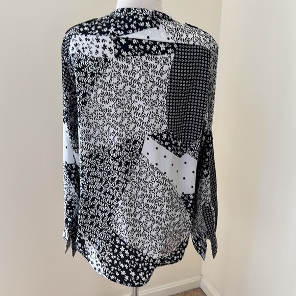 Calvin Klein large white/black printed front button top. - Picture 4 of 8